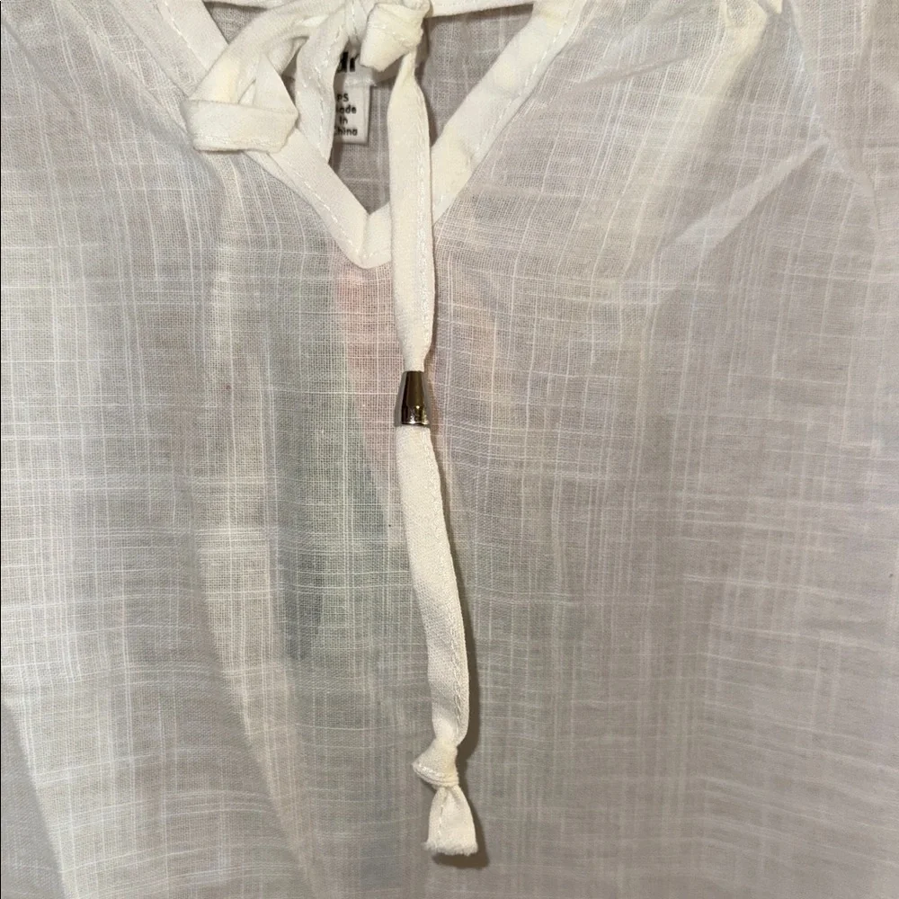 Elegant White Blouse with Floral Embroidery - Picture 3 of 7